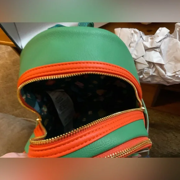 Disney: Loungefly Classic Christmas glow in the dark mini backpack green &orange - Picture 5 of 9